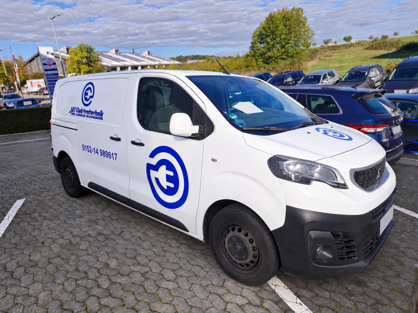 Firmenfahrzeug von MZ Elektrotechnik für Einsätze in Ostfildern und Umgebung