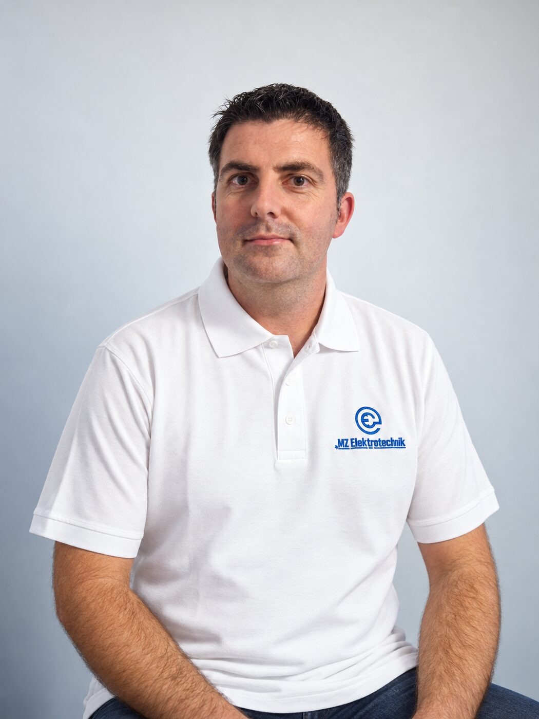 Zeljko Madzarevic im Poloshirt von MZ Elektrotechnik